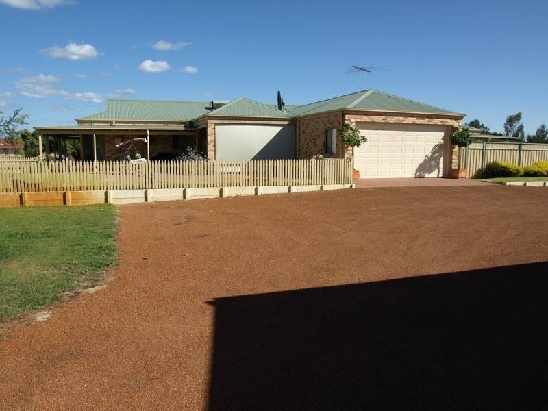 33 BARIP PLACE, Oakford WA 6121