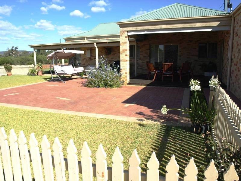 33 BARIP PLACE, Oakford WA 6121