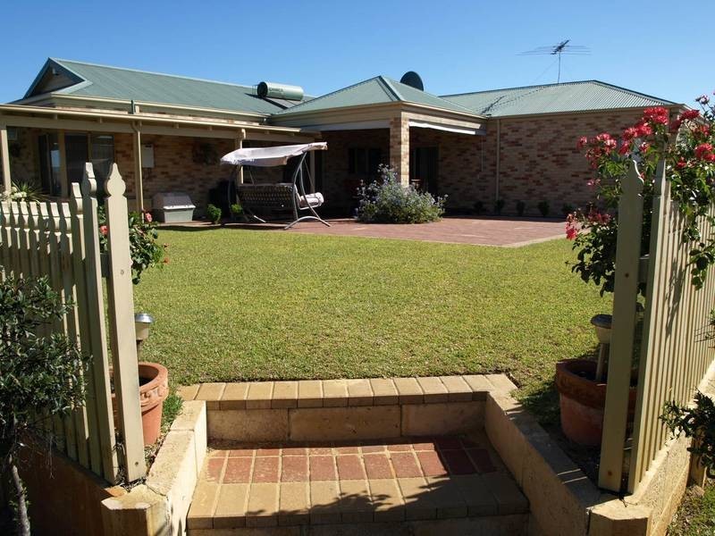 33 BARIP PLACE, Oakford WA 6121