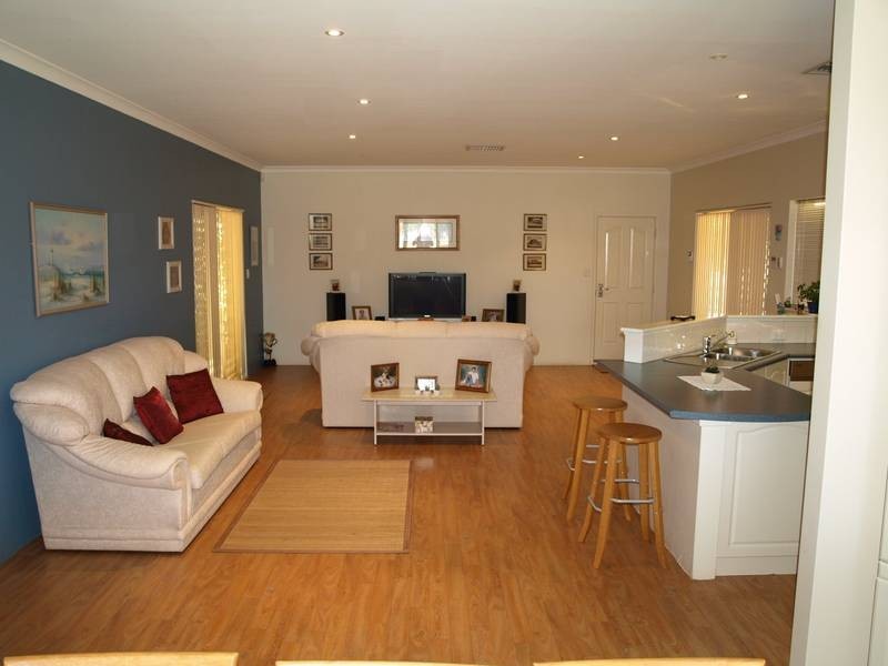 33 BARIP PLACE, Oakford WA 6121