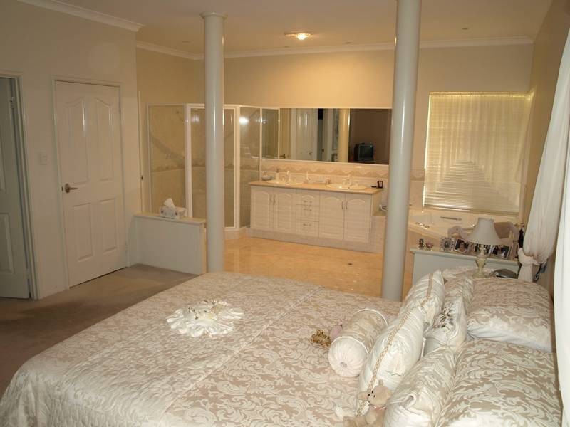 33 BARIP PLACE, Oakford WA 6121