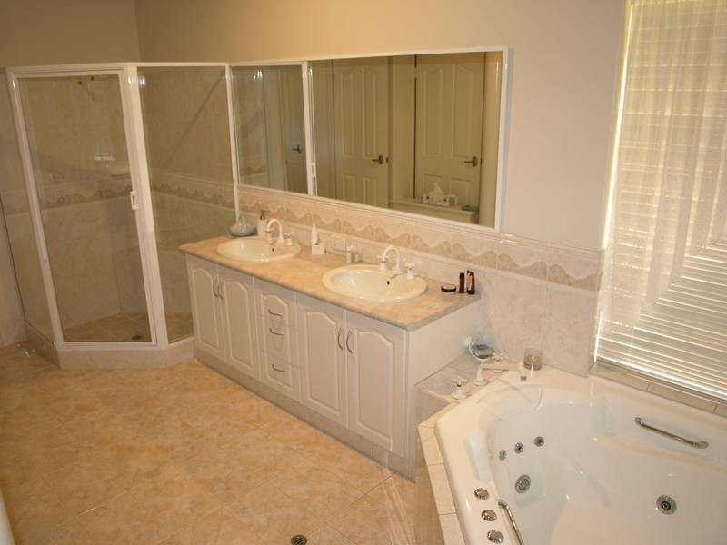 33 BARIP PLACE, Oakford WA 6121