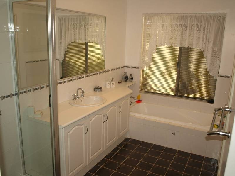 33 BARIP PLACE, Oakford WA 6121