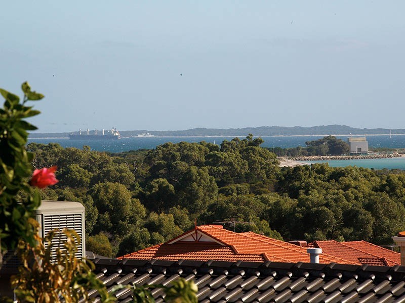 52 Castellon Crest, Coogee WA 6166