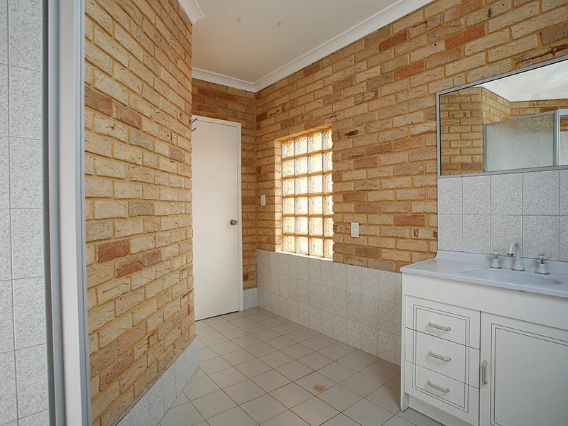 16 Motril Avenue, Coogee WA 6166