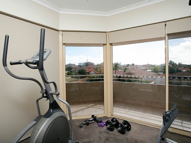 16 Motril Avenue, Coogee WA 6166