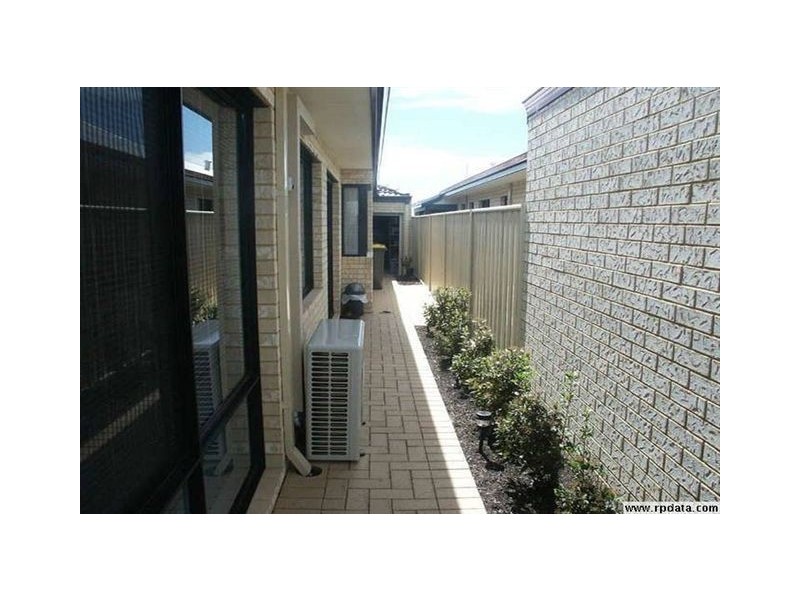 9 Yarra Promenade, Hammond Park WA 6164