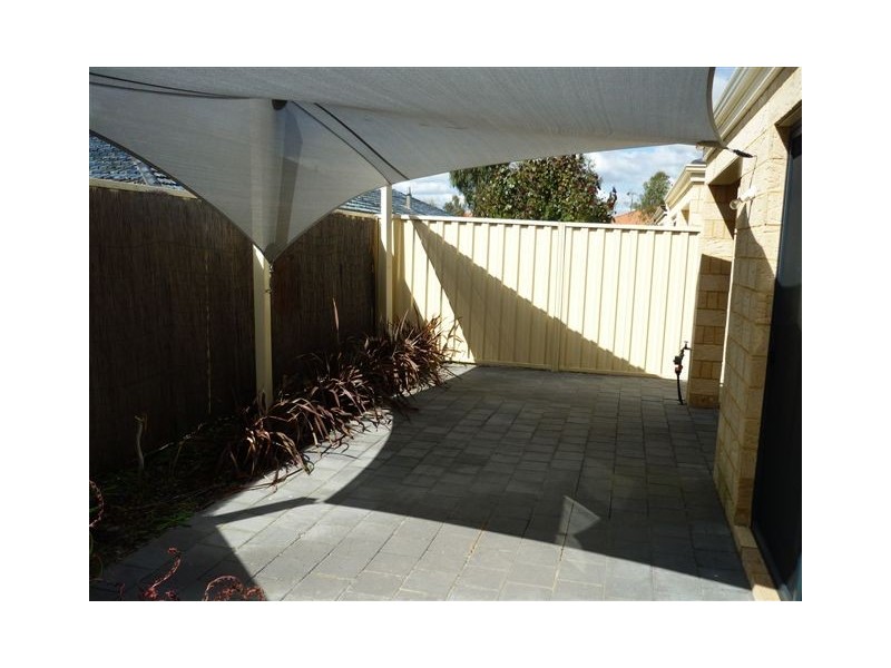 1/17 Pearson Drive, Success WA 6164