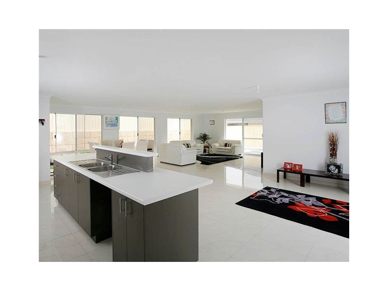 28 Gordona Parade, Beeliar WA 6164