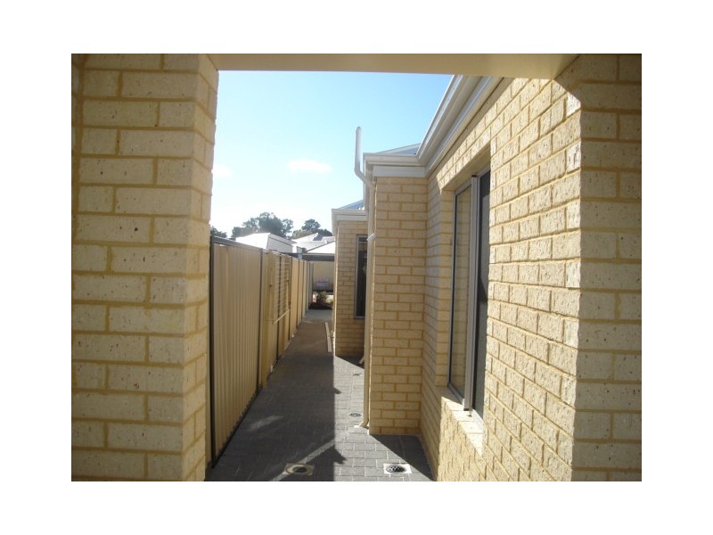8A Spruce Terrace, Aubin Grove WA 6164