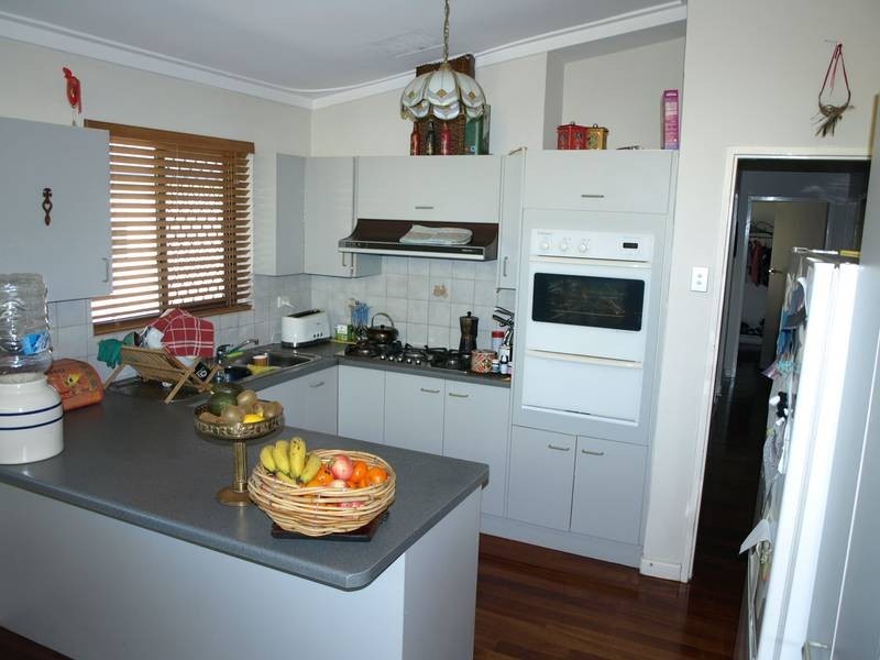12 NINEHAM AVE, Spearwood WA 6163