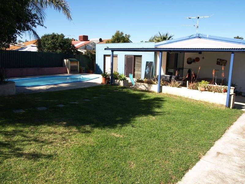 12 NINEHAM AVE, Spearwood WA 6163