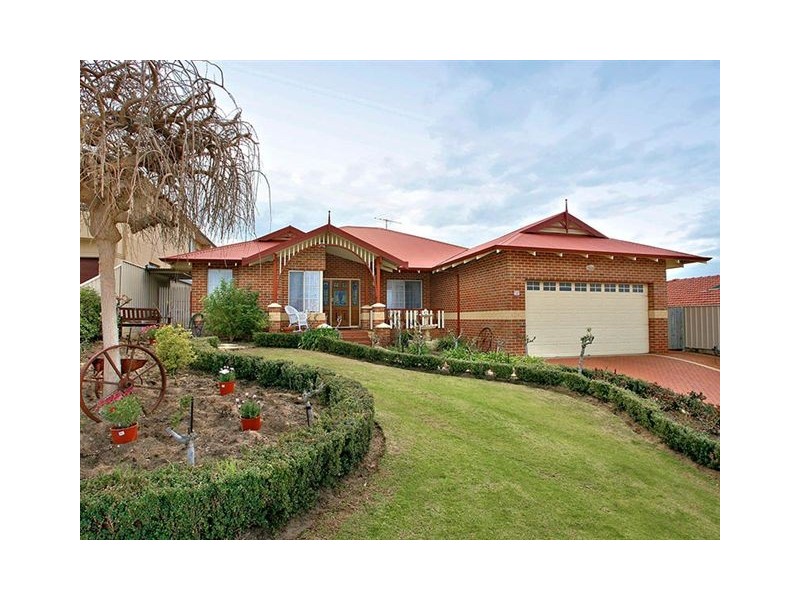 4 Henrietta Court, Coogee WA 6166