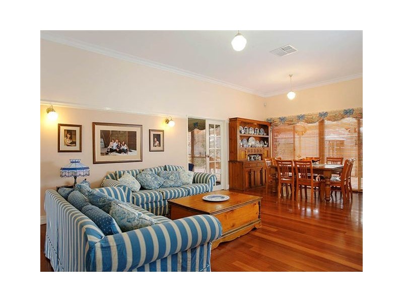 4 Henrietta Court, Coogee WA 6166