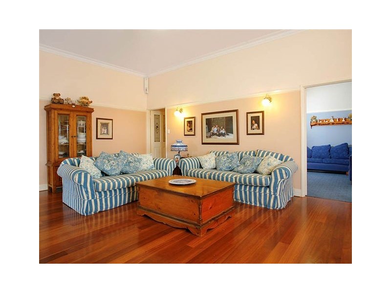4 Henrietta Court, Coogee WA 6166