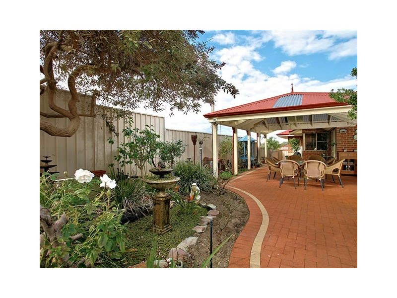 4 Henrietta Court, Coogee WA 6166