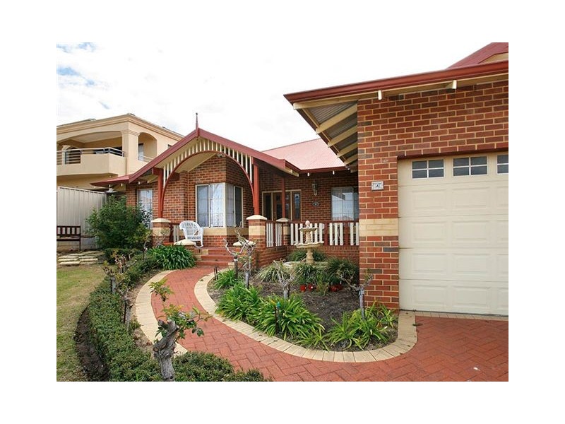 4 Henrietta Court, Coogee WA 6166