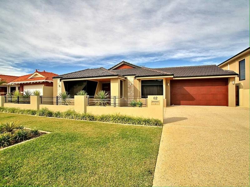 62 CASTELLON CR, Coogee WA 6166