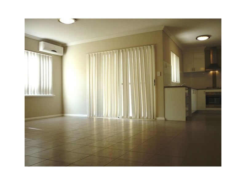 2/2 Minori Gardens, Yangebup WA 6164