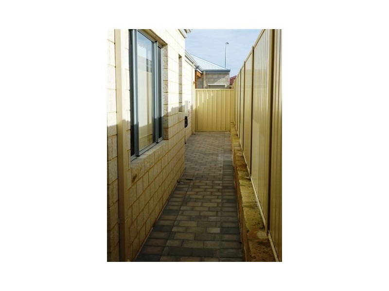 2/2 Minori Gardens, Yangebup WA 6164