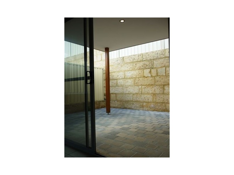 2/2 Minori Gardens, Yangebup WA 6164