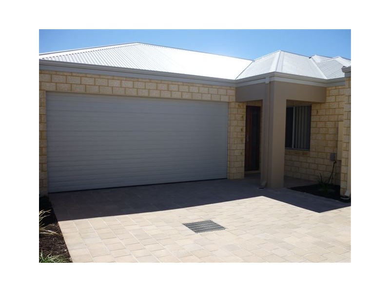 4/2 Minori Gardens, Yangebup WA 6164