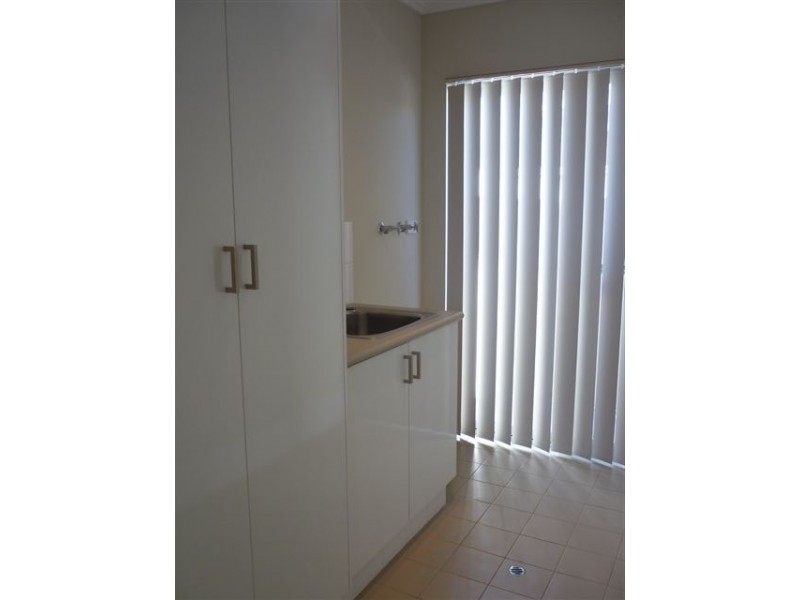 4/2 Minori Gardens, Yangebup WA 6164