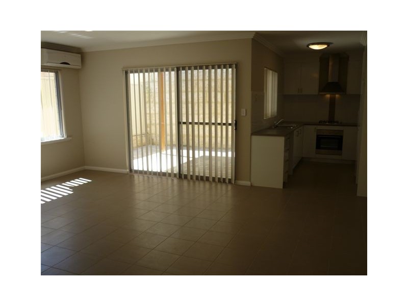 4/2 Minori Gardens, Yangebup WA 6164