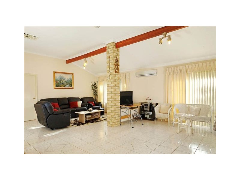 21 Crossland Way, Kardinya WA 6163