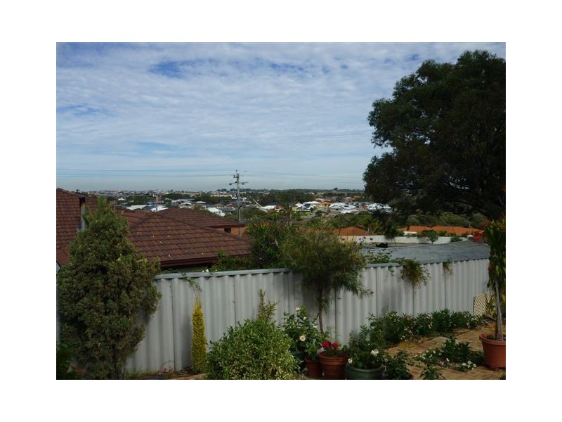 3 Tunis Place, Coogee WA 6166