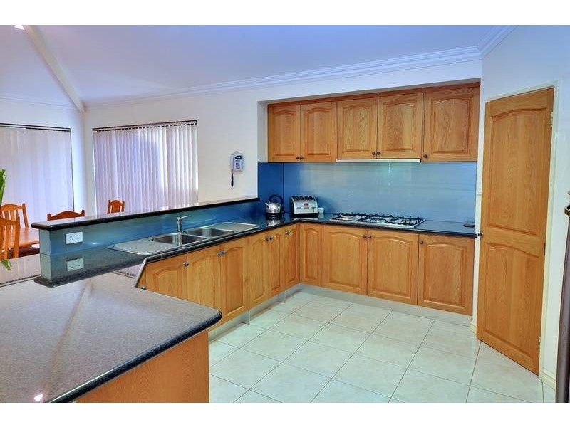 8 STRICKLAND CT, Coogee WA 6166