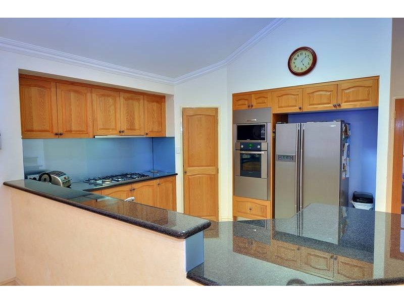 8 STRICKLAND CT, Coogee WA 6166