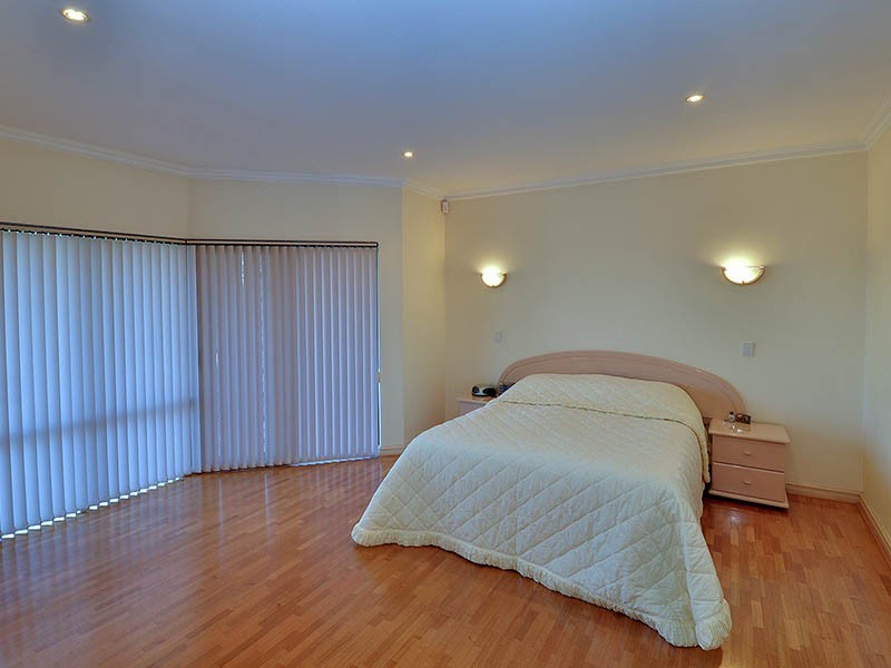 8 STRICKLAND CT, Coogee WA 6166