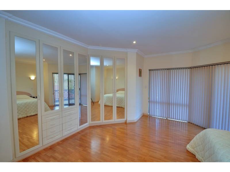 8 STRICKLAND CT, Coogee WA 6166