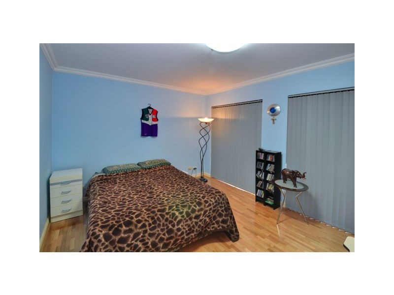 8 STRICKLAND CT, Coogee WA 6166