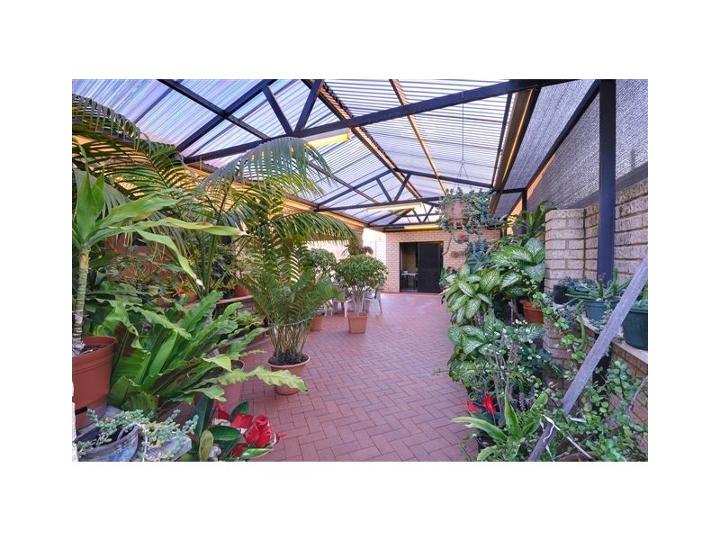 8 STRICKLAND CT, Coogee WA 6166