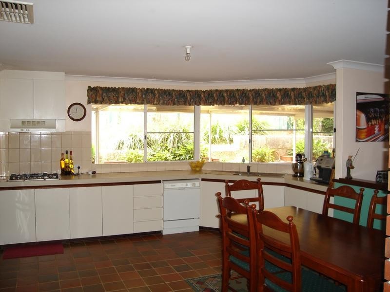 4 Jessica Court, Munster WA 6166