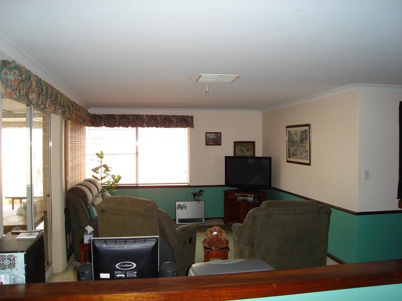 4 Jessica Court, Munster WA 6166