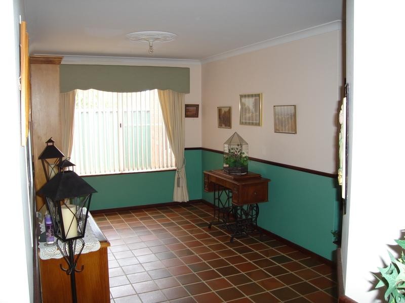 4 Jessica Court, Munster WA 6166