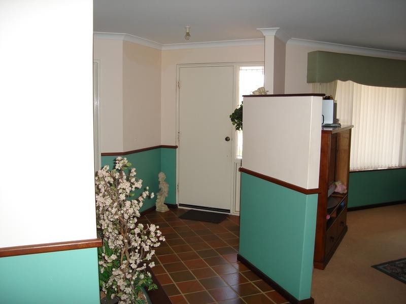 4 Jessica Court, Munster WA 6166