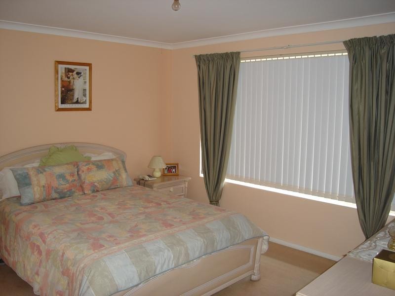 4 Jessica Court, Munster WA 6166