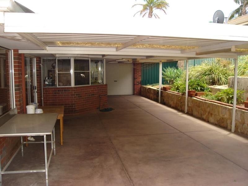 4 Jessica Court, Munster WA 6166