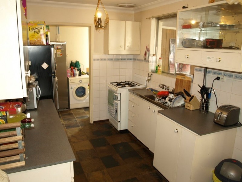 16 NINEHAM AVE, Spearwood WA 6163