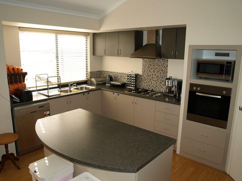 8 KATSURA GARDENS, Munster WA 6166