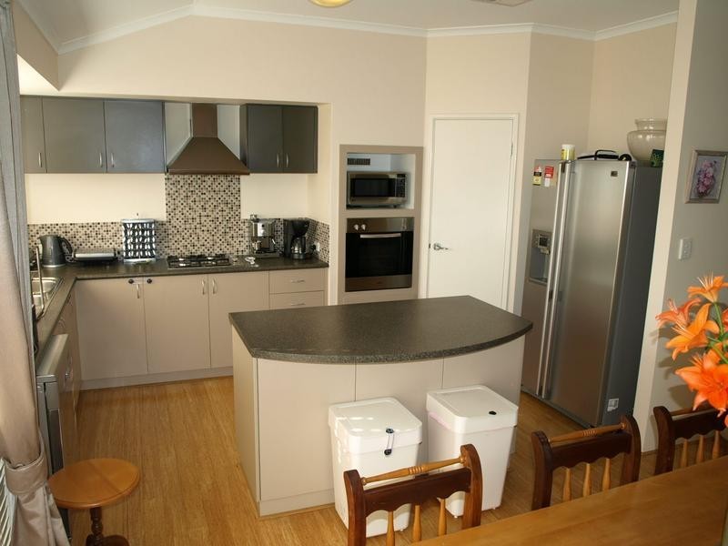 8 KATSURA GARDENS, Munster WA 6166