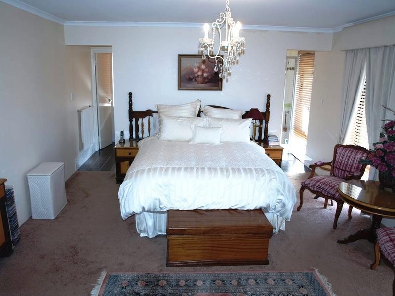 8 KATSURA GARDENS, Munster WA 6166