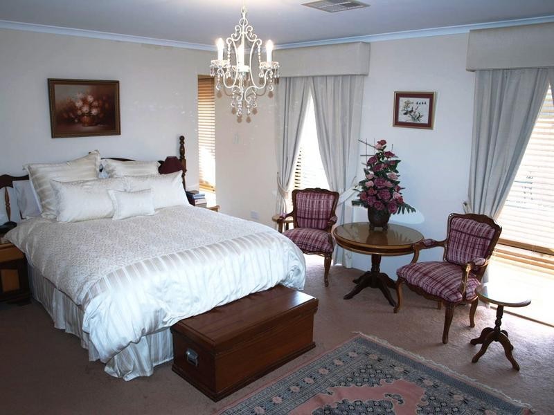 8 KATSURA GARDENS, Munster WA 6166