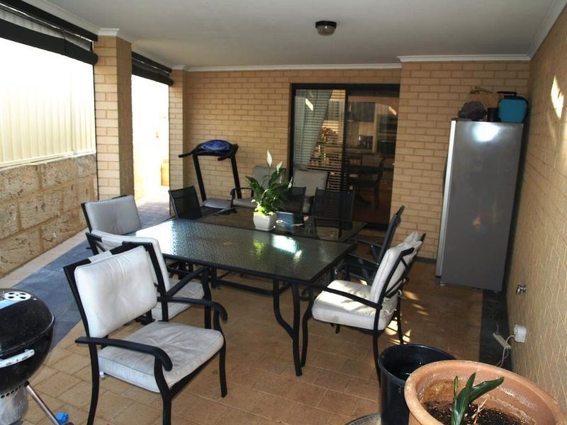 8 KATSURA GARDENS, Munster WA 6166