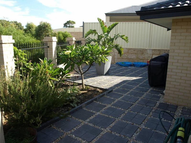 8 KATSURA GARDENS, Munster WA 6166