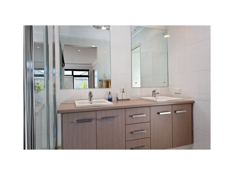 16 Gordona Parade, Beeliar WA 6164